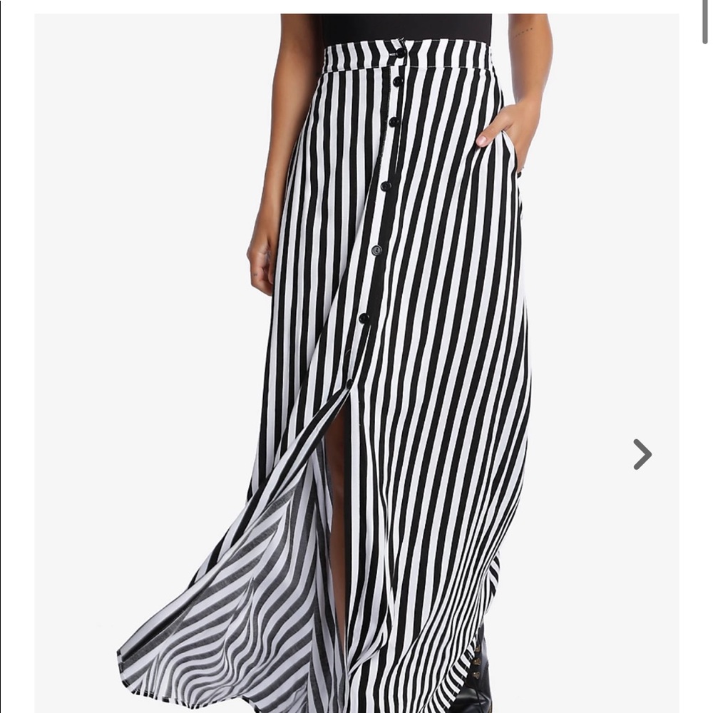 Hot Topic Maxi Skirt Black & White Strip Beetlejuice vibes Size Small